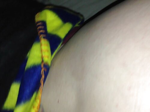 Giovane bruna in pal ...