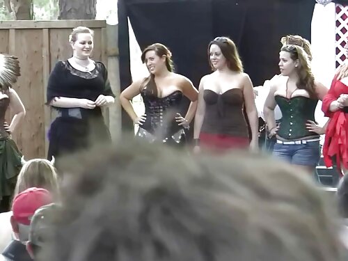 Una bella bionda vie ...