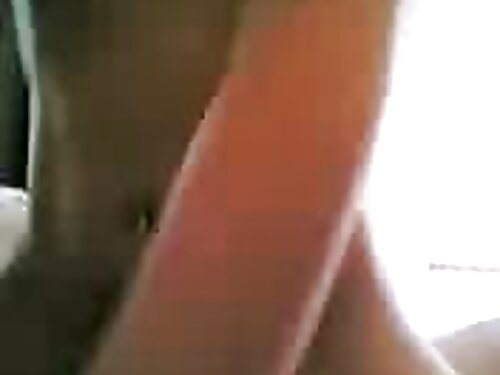 Giovane snello bruna ...