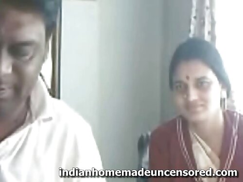 Il ragazzo versa spe ...