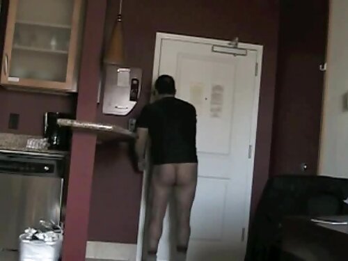 donna anziana scopa  ...